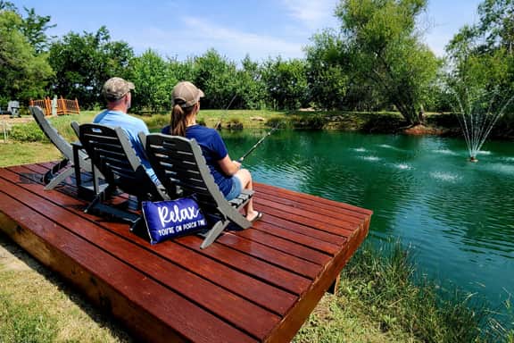A Little Piece of Country Cabin - Pond • Firepit • Outdoor Games • Peaceful Escape